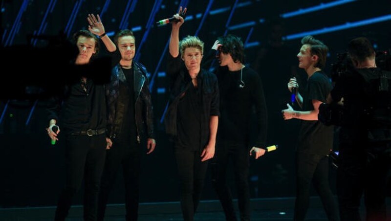 Die britische Band One Direction während der TV-Show "Wetten, dass..?" (Bild: APA/ERWIN SCHERIAU)