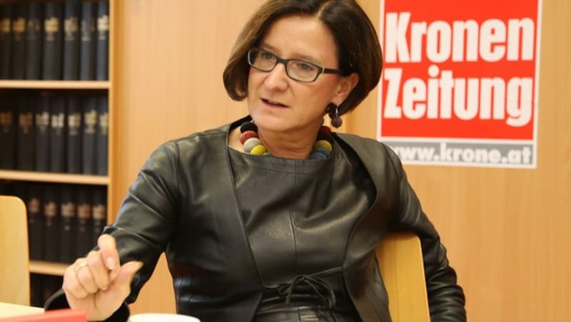 Innenministerin Johanna Mikl-Leitner im "Krone"-Gespräch (Bild: Uta Rojsek-Wiedergut)