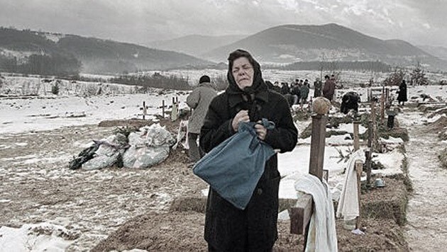 16 Bewohner wurden bei dem Massaker im serbischen Dorf Serdari getötet. (Bild: EPA Archivbild)