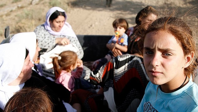 Jesiden im Grenzgebiet zwischen Syrien und dem Irak (Bild: APA/EPA/ULAS YUNUS TOSUN)