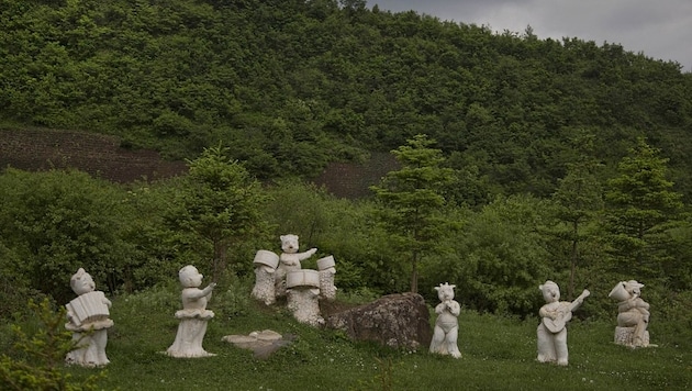 Kinderfreundliche Statuen sind überall in Nordkorea zu finden - sie gehen zurück auf die Sowjet-Ära. (Bild: AP)