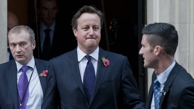 David Cameron, hier einige Stunden nach dem Zwischenfall, hat den kleinen Schreck gut überstanden. (Bild: APA/EPA/WILL OLIVER)