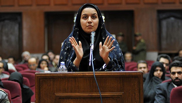 Reyhaneh Jabbari bei ihrem Prozess in Teheran im Dezember 2008 (Bild: APA/EPA/GOLARA SAJADIEH)