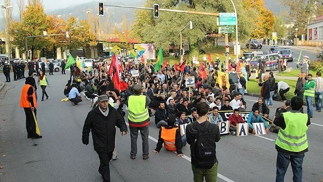 Protestmarsch der Kurden in Bregenz am 11. Oktober (Bild: APA/RONALD VLACH)