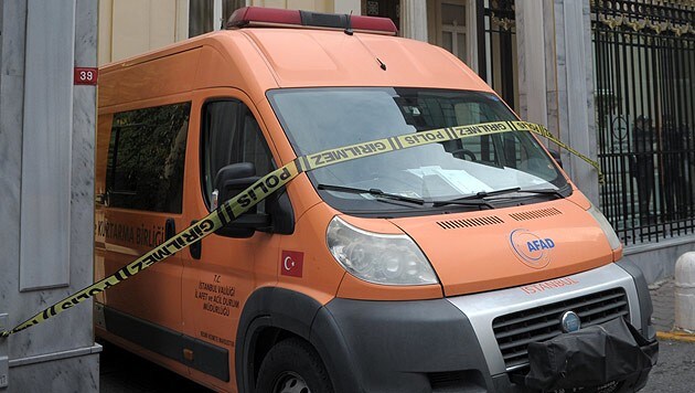 Fahrzeug der türkischen ABC-Spezialkräfte beim belgischen Konsulat in Istanbul (Bild: AP)