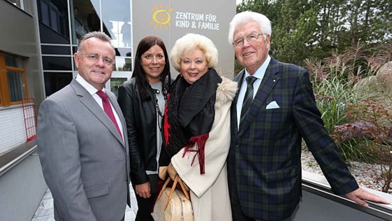 LH Hans Niessl, Tanja Lechner, Birgit Sarata & Ö.-Kinderdörfer-Präsident Erik Hanke (Bild: Judt)