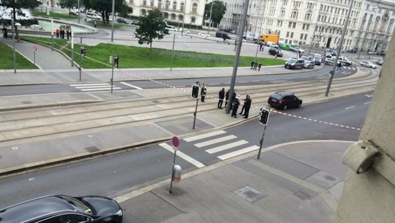 Der Schwarzenbergplatz wurde abgesperrt. (Bild: Andi Schiel)