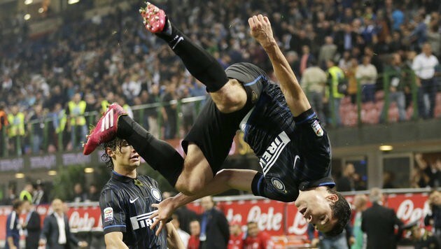 So schön jubelte Anderson Hernanes über sein spätes 2:2 für Inter Mailand (Bild: AP)