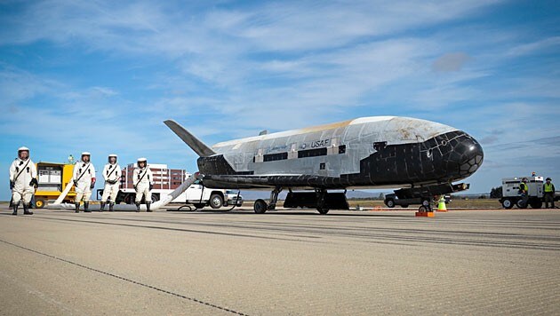 Das Shuttle X-37B nach der Landung am 17. Oktober 2014 (Bild: Boeing/Sally Aristei)