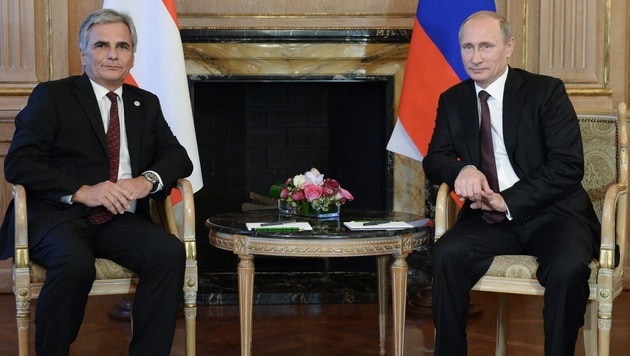 Bundeskanzler Werner Faymann mit Wladimir Putin (Bild: APA/EPA/ALEXEY NIKOLSKY/RIA NOVOSTI/KREMLIN)