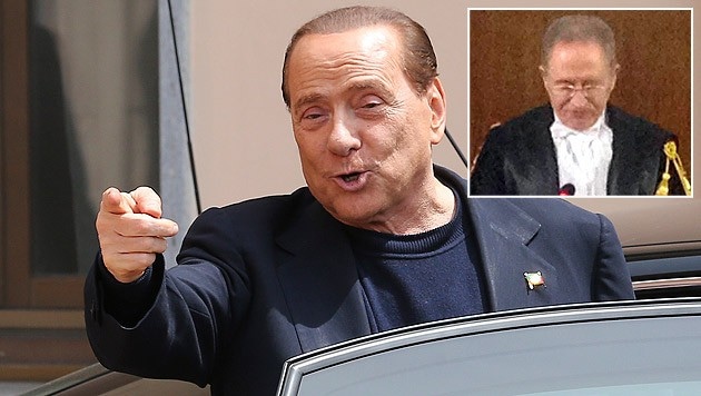 Ex-Premier Berlusconi freute sich über den Freispruch, Richter Tranfa trat zurück. (Bild: AP, APA/EPA/STEFANO PORTA)