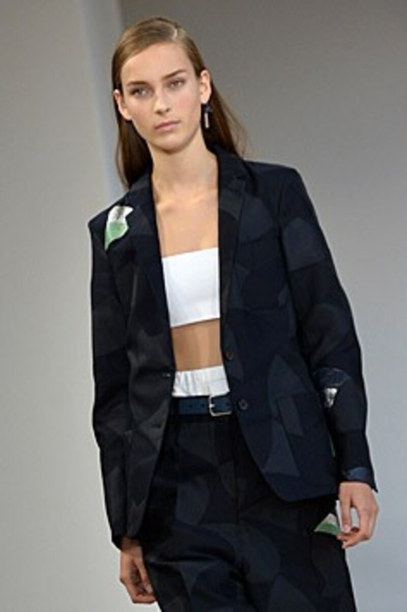 Bei Jil Sander wird das Drunter sportlich. (Bild: AFP)