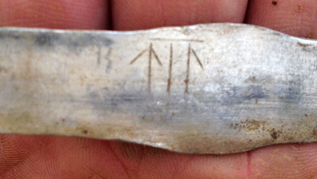 Ein Messer mit Runen-Inschrift (Bild: Derek McLennan)