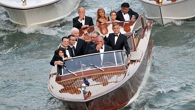 Wer hätte das gedacht: George Clooney am Samstagabend auf dem Weg zu seiner Hochzeit. (Bild: AP)