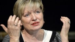 Karin Bergmann war von 2014 bis 2019 Direktorin des Wiener Burgtheaters; seit dem Vorjahr leitet hisst sie in der Festwochen-Saison die Theaterfahne in der Traunsee-Metropole Gmunden. (Bild: APA/HANS KLAUS TECHT)