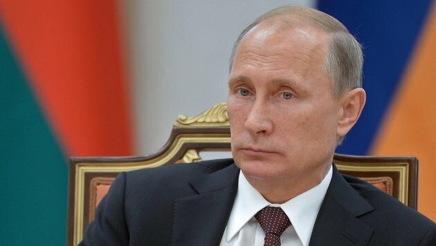 Den höchsten Orden des Weltverbandes bekam Putin und das gab Ärger (Bild: APA/EPA/ALEXEY NIKOLSKY / RIA NOVOSTI / KREMLIN)