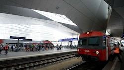 Hauptbahnhof Wien (Bild: APA/ROLAND SCHLAGER)
