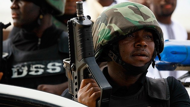 Nigerianische Sicherheitskräfte (Bild: AP)