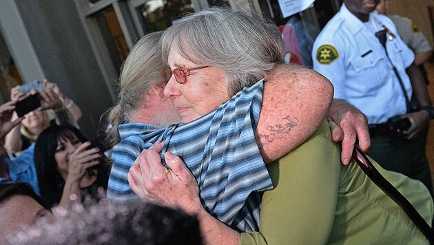 Große Freude bei Susan Mellen nach ihrer Freilassung (Bild: AP)