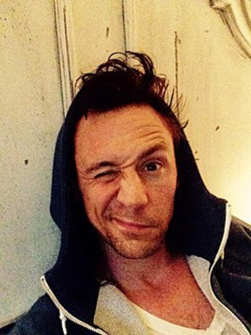 Auch "Thor"-Star Tom Hiddleston scheint kein Morgenmensch zu sein. (Bild: twitter.com/twhiddleston)