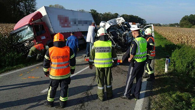 Für den 20-Jährigen gab es keine Rettung mehr, sein Bruder überlebte den Unfall schwer verletzt. (Bild: APA/PRESSEFOTO SCHARINGER/DANIEL SCHARINGER)