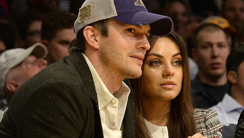 Mittlerweile ist Kutcher mit Moore-Abbild Mila Kunis verlobt. Auch Nachwuchs ist schon unterwegs. (Bild: APA/EPA/MICHAEL NELSON)