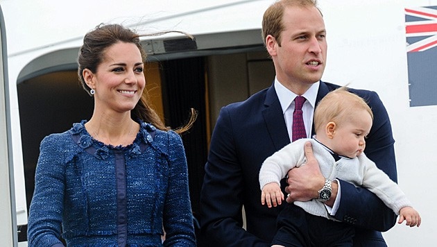 Ist Kate etwa mit Zwillingen schwanger? (Bild: APA/EPA/MARK COOTE)