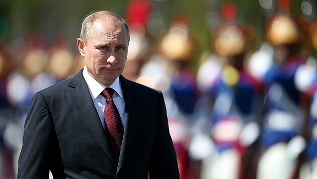 Russlands Präsident Wladimir Putin bleibt weiterhin mit EU-Sanktionen konfrontiert. (Bild: APA/EPA/FERNANDO BIZERRA JR)