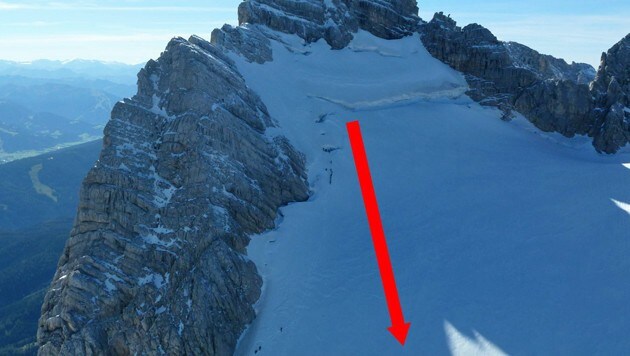 Sechs Klettersteig-Alpinisten stürzten rund 80 Meter über ein Schneefeld ab. (Bild: APA/ALPINPOLIZEI)