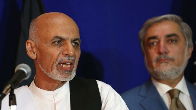 Ashraf Ghani (l.) und Abdullah Abdullah (Bild: AP)