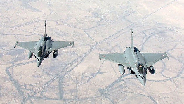 Zwei französische Kampfjets des Typs Rafale im irakischen Luftraum (Bild: AFP)