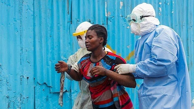 Ebola-Verdächtige in Liberia (Bild: APA/EPA/AHMED JALLANZO)