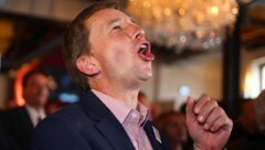 Bernd Lucke, Parteichef der Alternative für Deutschland (AfD) freut sich über die Wahlsiege. (Bild: AP)