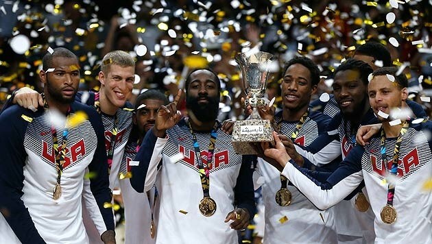 Riesenjubel bei den Spielern von Team USA (Bild: AP)