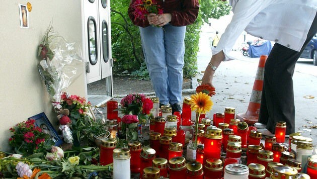 In dieser Telefonzelle in Innsbruck lag die Leiche von Daniela K. (Bild: CHRISTOF BIRBAUMER)