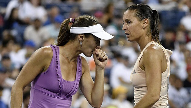 Martina Hingis (links) und Flavia Pennetta (rechts) (Bild: APA/EPA/John G. Mabanglo)