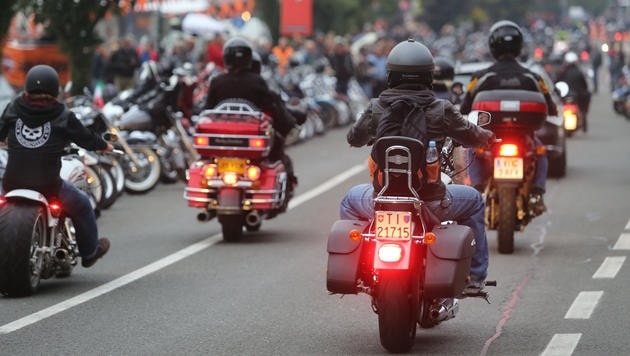 "You never ride alone", heißt es in der Harley-Gemeinde. (Bild: Uta Rojsek - Wiedergut)