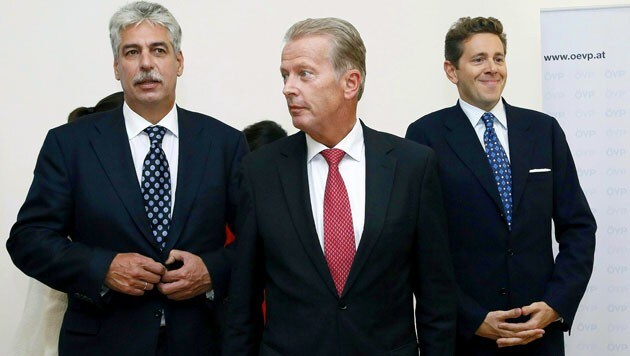Das neue ÖVP-Top-Trio: Finanzminister Schelling, Parteichef Mitterlehner und Staatssekretär Mahrer (Bild: APA/RUBRA)