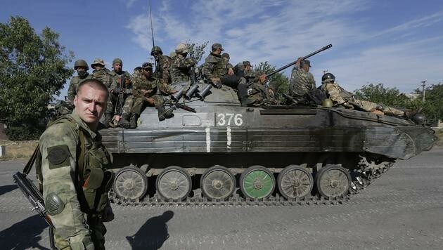 Prorussische Separatisten in der Ostukraine (Bild: AP)