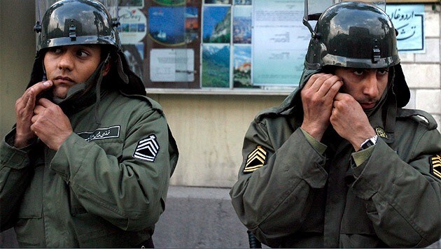 Polizei im Iran (Bild: EPA (Archivbild))