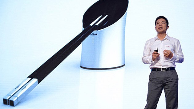 Baidu-Gründer Robin Li bei der Vorstellung der smarten Stäbchen. (Bild: Baidu)