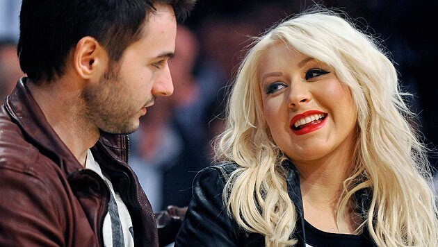Christina Aguilera und ihr Verlobter Matthew Rutler freuen sich über die Geburt ihrer Tochter. (Bild: EPA/Paul Buck)