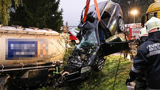 Der Wagen des Verunglückten wurde bei dem Unfall völlig zerstört. (Bild: Matthias Lauber)