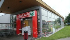 Aus dieser Spar-Filiale stahlen die Täter den Bankomaten. (Bild: Peter Tomschi)