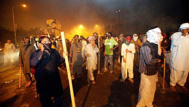 Proteste gegen die Regierung Pakistans in Islamabad (Bild: AP)