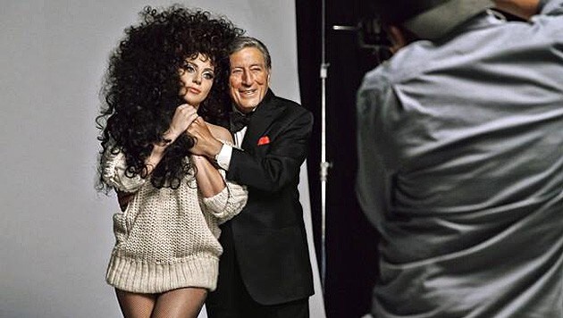 Lady Gaga posiert gemeinsam mit Tony Bennett für H&M. (Bild: H&M)