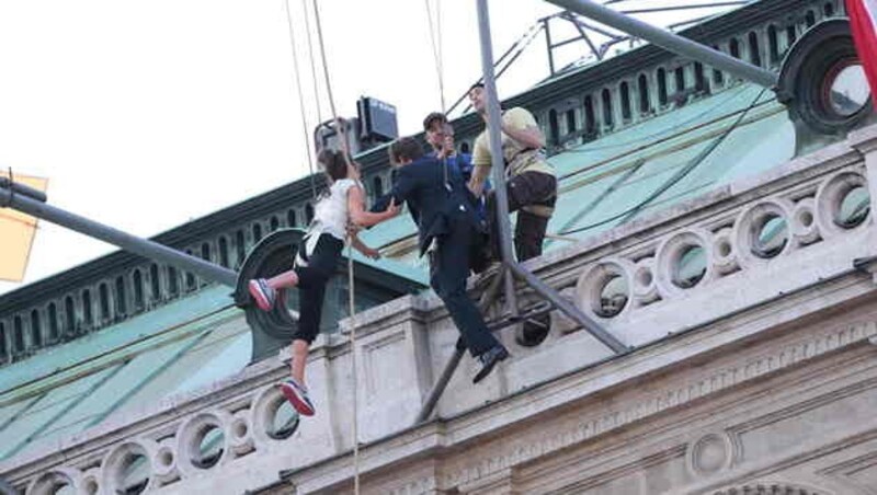 So sieht es aus, wenn sich Tom Cruise von der Wiener Staatsoper abseilt. (Bild: Starpix/Alexander Tume)
