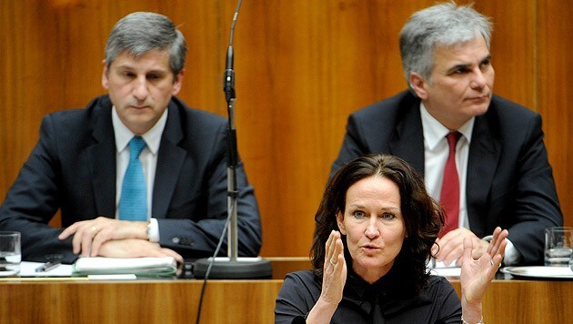 Die Grünen mit Frontfrau Eva Glawischnig zeigen vor, wie Halbe-Halbe im Parlament funktioniert. (Bild: APA/Roland Schlager)