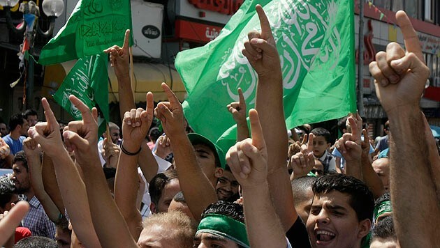 Hamas-Anhänger bei einer israelfeindlichen Kundgebung im Gazastreifen (Bild: AP)