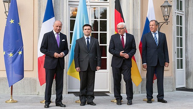 Außenminister Fabius (Frankreich), Klimkin (Ukraine), Steinmeier (Deutschland), Lawrow (Russland) (Bild: AP)
